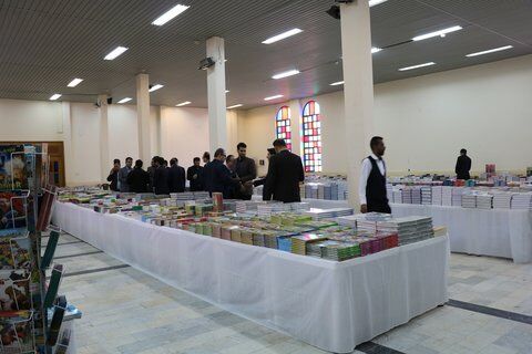 برپایی نمایشگاه و فروشگاه کتاب و نوشت افزار ایرانی در نیشابور