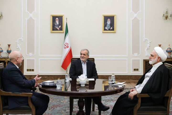 تأکید سران قوا بر تحکیم وحدت ملی و صیانت از اقتدار ایران