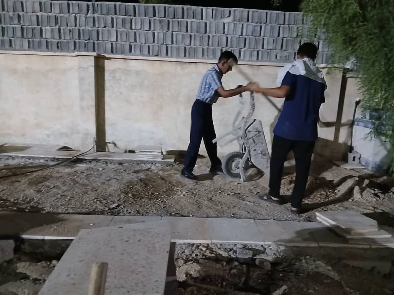 جوانانی که مسجد را به میدان خدمت تبدیل کرده‌اند
