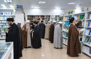 استقبال طلاب از عرضه کتب درسی و علمی در مؤسسه انتشارات حوزه‌های علمیه