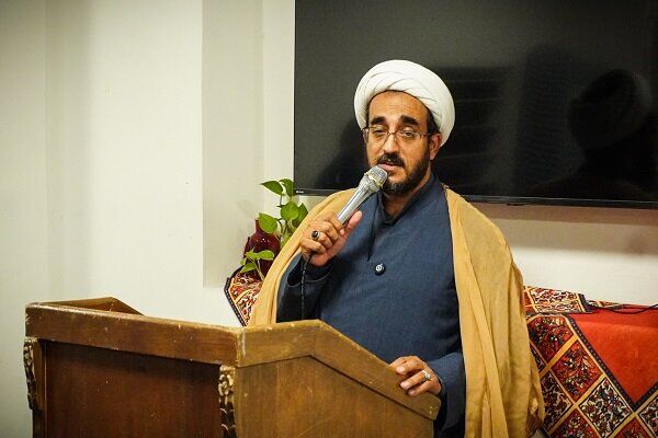 مداحان جلسات ترحیم باید نقش فرهنگی خود را جدی بگیرند