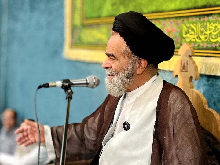 ایستادگی در برابر تهاجم فرهنگی با زبان و عمل خنثی کننده توطئه دشمنان است