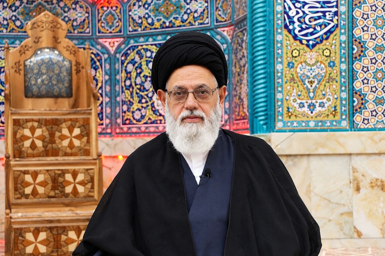 مسجد باید از محل اقامه نماز به پایگاه حل مسائل علمی و فرهنگی نسل جوان تبدیل شود