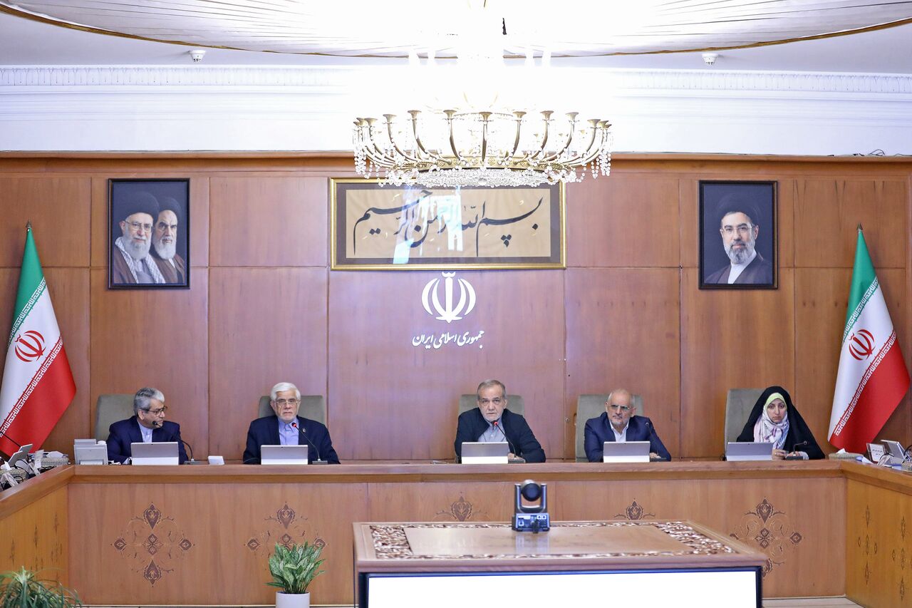 رئیس‌جمهور: روز بدون خودرو از دولت آغاز شود/ ضرورت گفت‌وگوی مسئولان با مردم