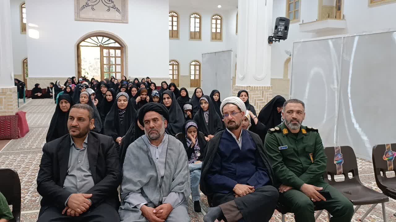 برگزیدگان و فعالان قرآنی شهرستان نطنز تجلیل شدند+عکس