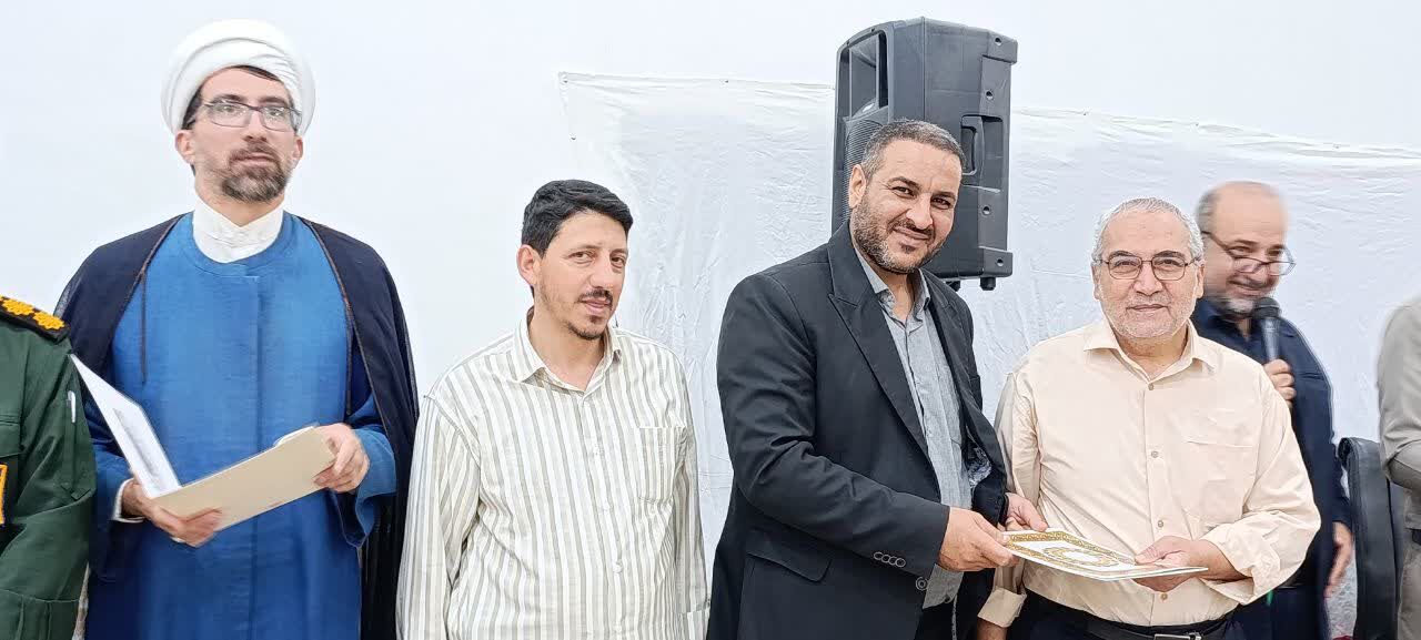 برگزیدگان و فعالان قرآنی شهرستان نطنز تجلیل شدند+عکس