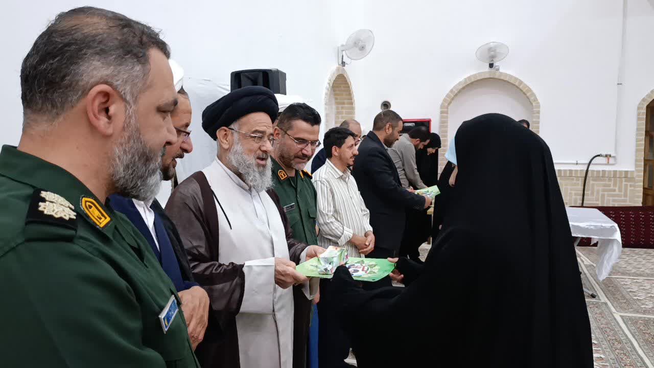 برگزیدگان و فعالان قرآنی شهرستان نطنز تجلیل شدند+عکس
