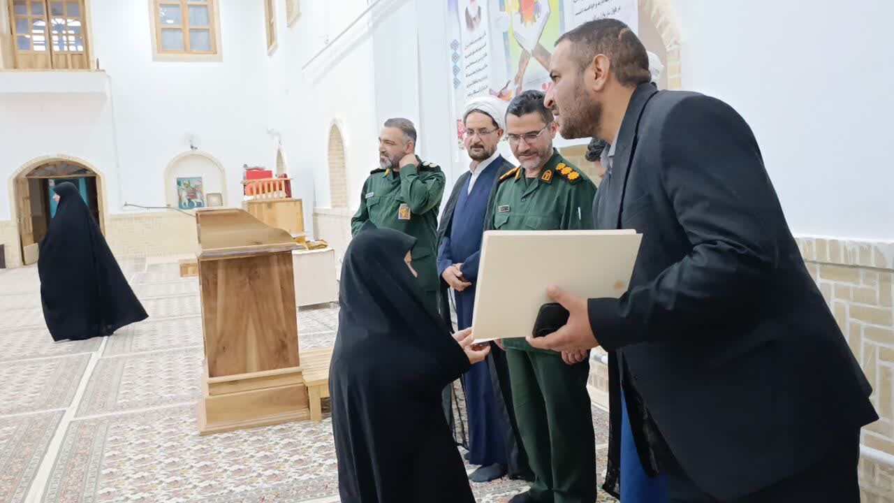 برگزیدگان و فعالان قرآنی شهرستان نطنز تجلیل شدند+عکس