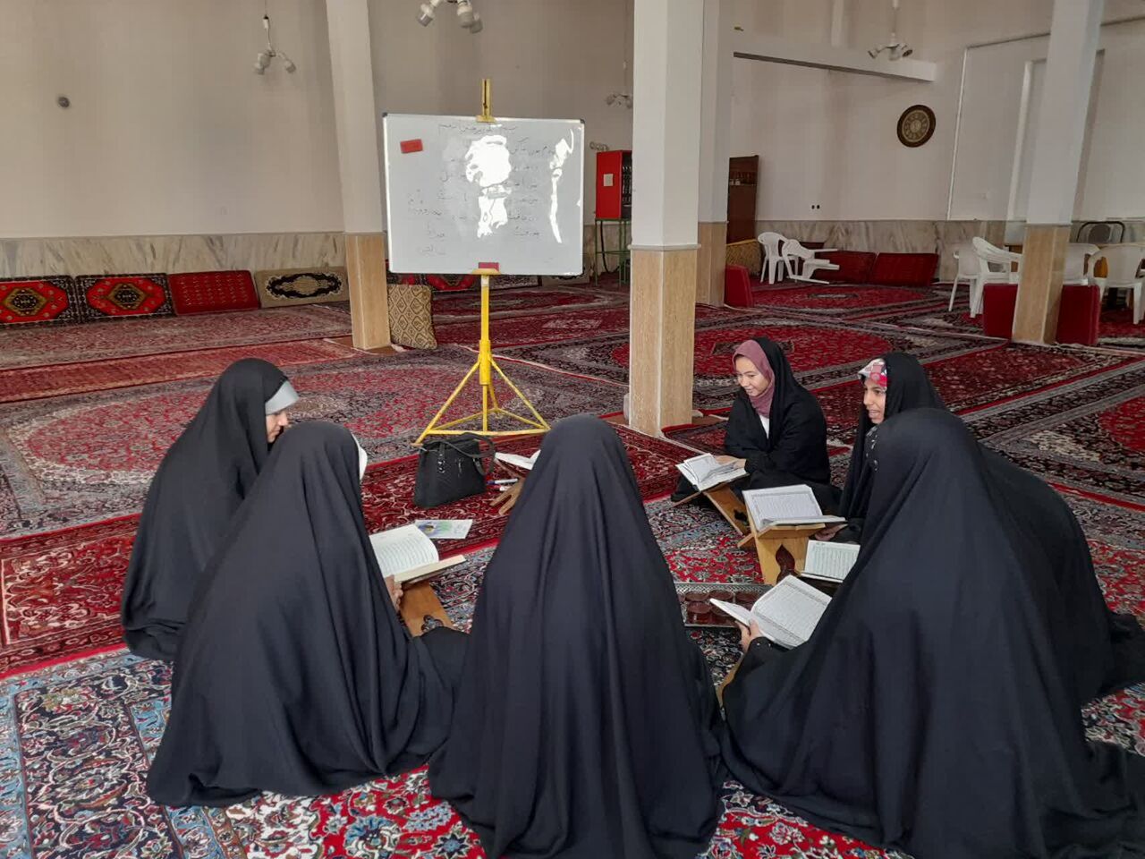 از آموزش قرآن تا بندگی/ تربیت ۳۰ نونهال و نوجوان با محوریت مسجد