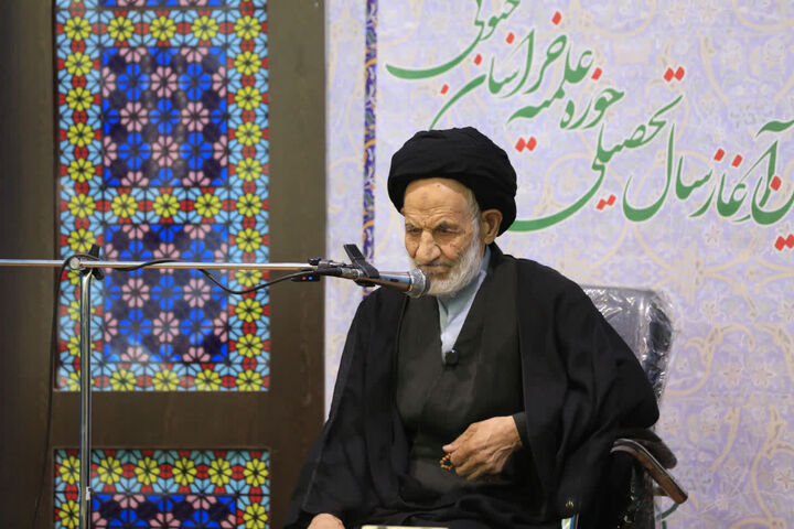 طلبه هدفمند در برابر سختی‌ها و فریب دنیا تسلیم نمی‌شود