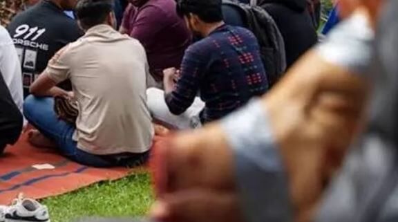تجمع موتورسواران مقابل مسجد کائوناس لیتوانی؛ وقتی اعتراض به مهاجرت به توهین به مسلمانان کشیده شد