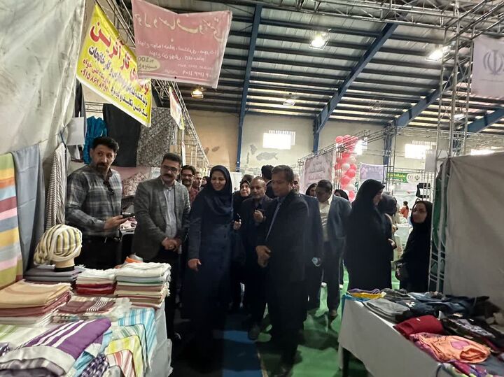 نمایشگاه اقتصاد مقاومتی و کارآفرینی بانوان هنرمند چناران