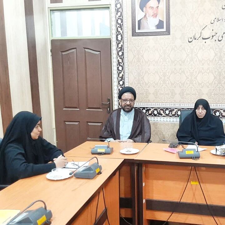 میدان را خالی کنیم، دیگران عرصه فرهنگی را در اختیار می‌گیرند