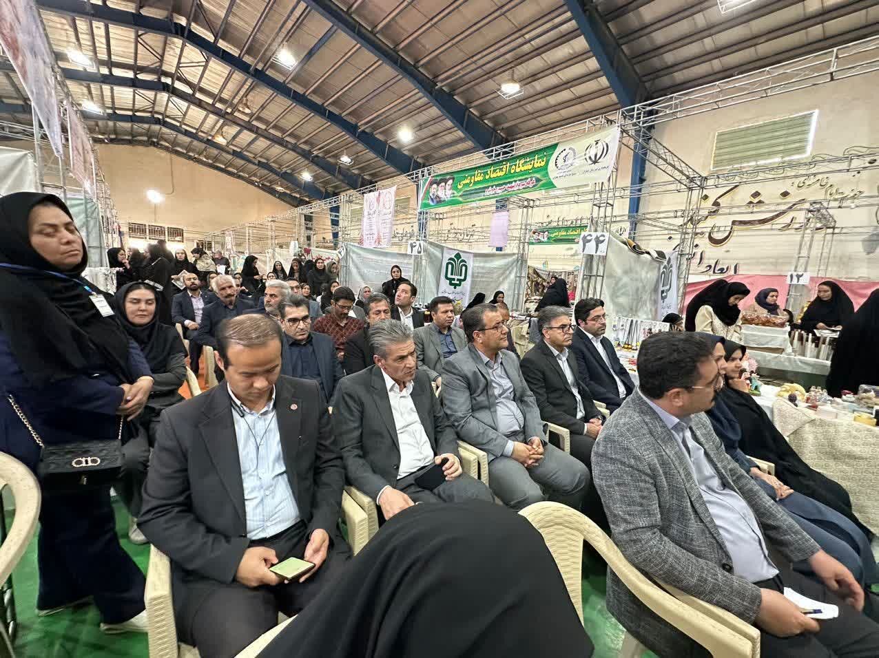 نمایشگاه اقتصاد مقاومتی و کارآفرینی بانوان هنرمند چناران