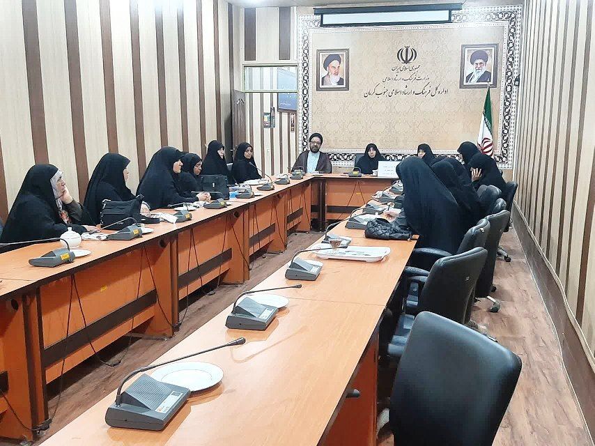 میدان را خالی کنیم، دیگران عرصه فرهنگی را در اختیار می‌گیرند