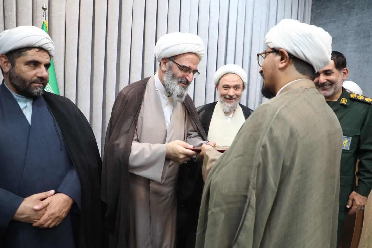 «خودسازی» مقدمه دعوت دیگران به معارف اسلامی است