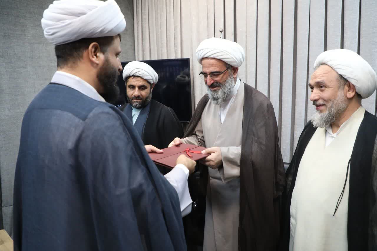 «خودسازی» مقدمه دعوت دیگران به معارف اسلامی است