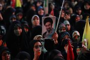 «سرباز علی هستیم، کوتاه نمی‌آییم» در قرار ۲۴۰ رشتوندان / پرچمی که ۴۷ سال و ۲۴۰ شب بر بام جهان در اهتزاز است