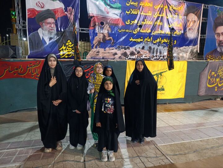 حضور گروه سرود دختران فاطمیه مسجد امام حسین (ع) در تجمع شبانه زاهدان