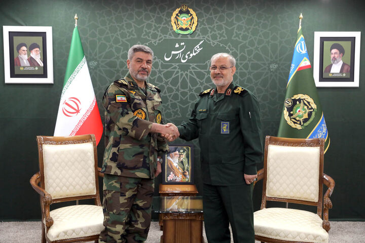 مقابل دشمنی ایستاده‌ایم که هیچ کشوری جرات شلیک یک تیر به آن را نداشت