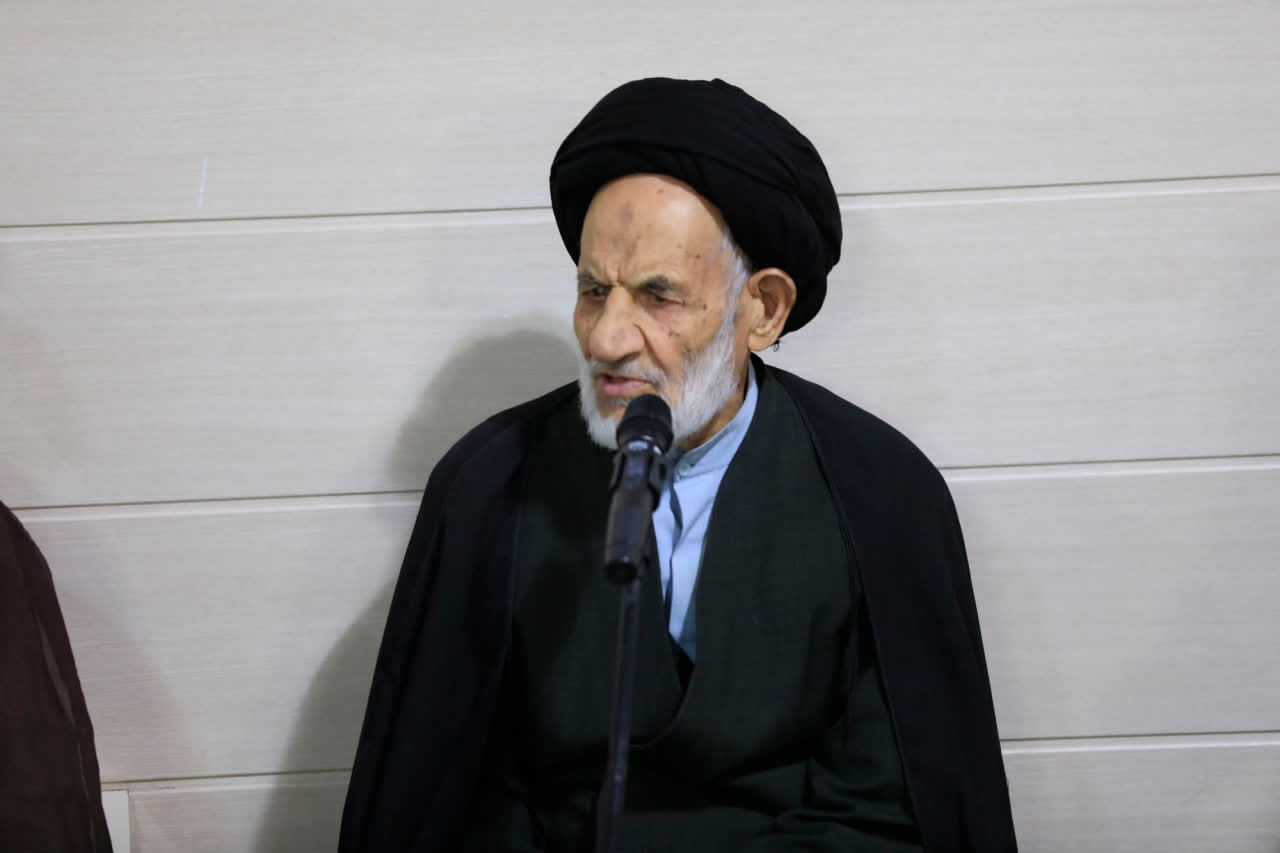 انسان نمی‌تواند از زیر بار عبادت، امامت و ولایت خارج شود