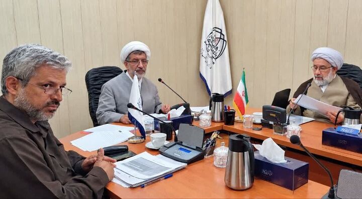 باید از ظرفیت حوزه و دانشگاه برای افق‌گشایی علمی کشور استفاده کنیم