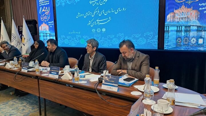 شهرداری‌ها پیشگام خنثی‌سازی توطئه‌های فرهنگی دشمن هستند