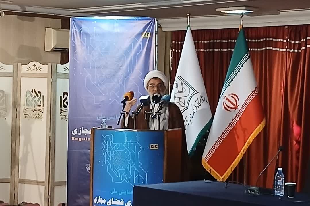 رهبر شهید زیست‌جهانِ نوینی در حکمرانی ایجاد کردند/شبکه ملی حکمرانی فضای مجازی باید تشکیل شود