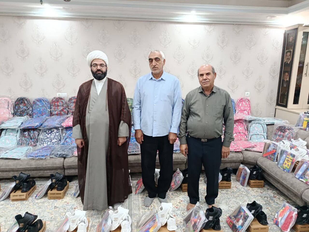 توزیع ۲۰۰ بسته لوازم‌التحریر میان دانش‌آموزان نیازمند دورود