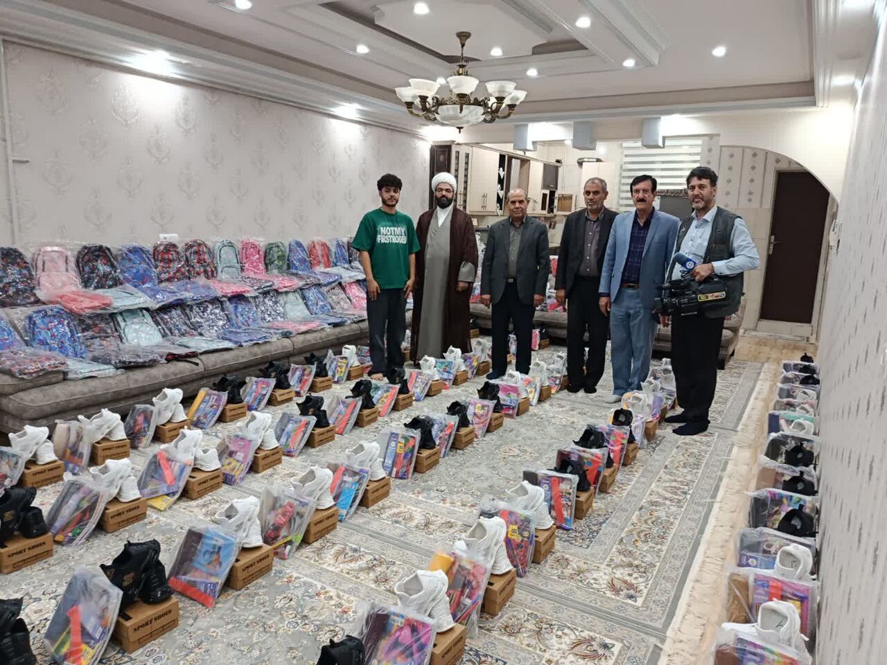توزیع ۲۰۰ بسته لوازم‌التحریر میان دانش‌آموزان نیازمند دورود