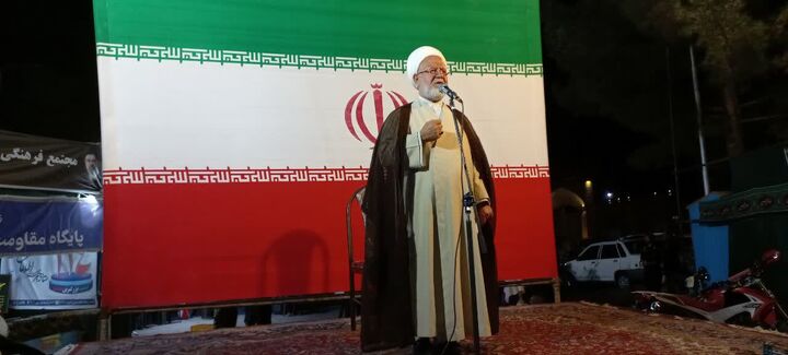 ملت ایران در برابر تهدید و فشار دشمن عقب‌نشینی نمی‌کند