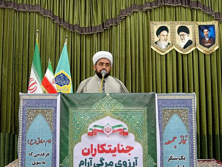 مسجد و مدرسه سنگر تربیت نسل فاطمی/ دشمن لباس جنگ را عوض کرده است