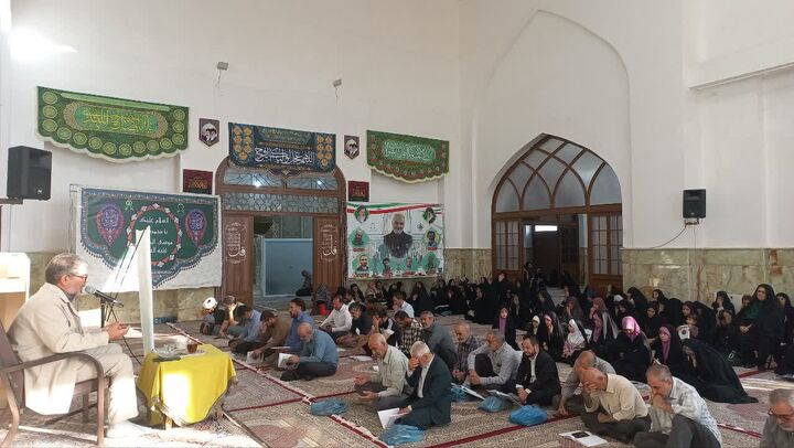 دعای ندبه صبح جمعه در جوار امامزاده محمد عابد(ع) با همت کانون شهید احمد کاظمی برگزار شد