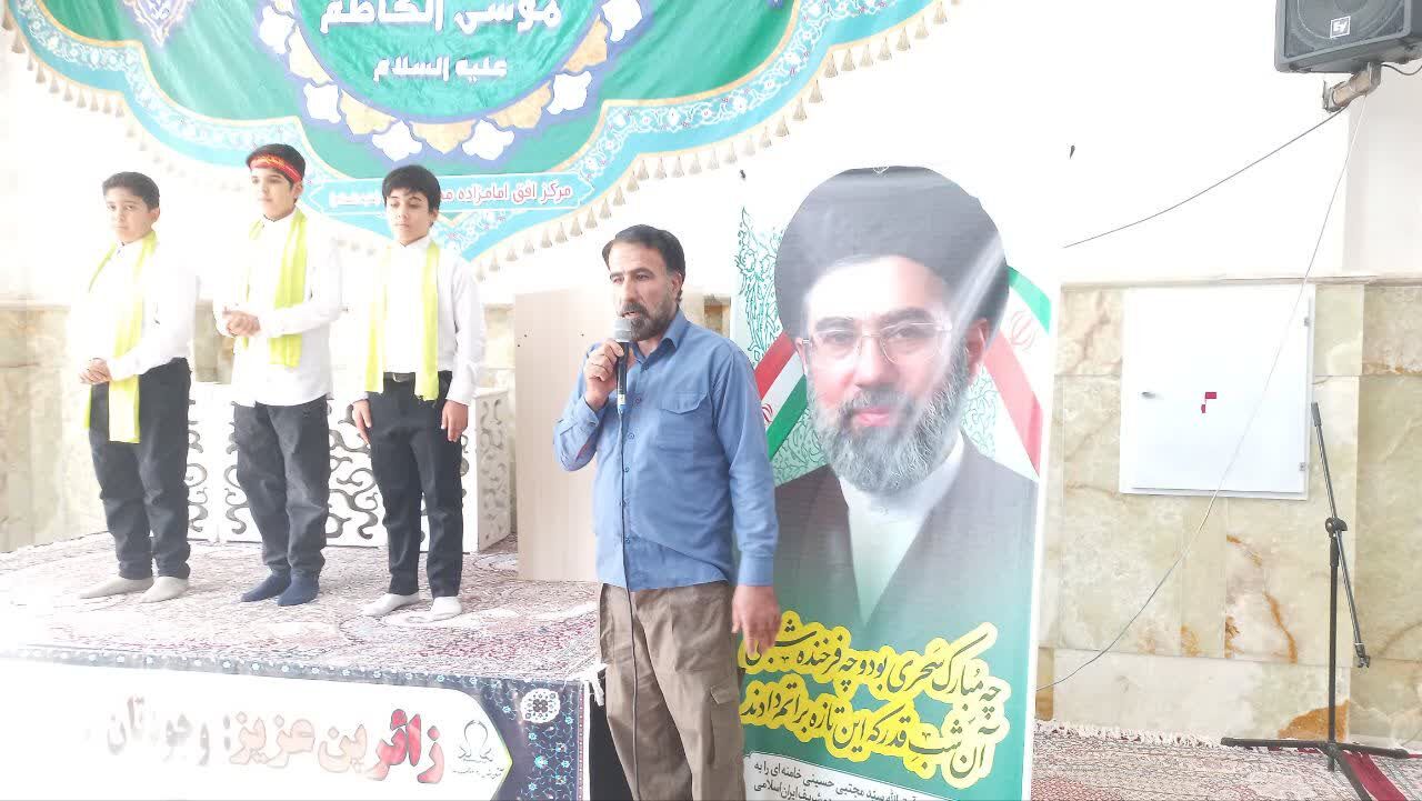 دعای ندبه صبح جمعه در جوار امامزاده محمد عابد(ع) با همت کانون شهید احمد کاظمی برگزار شد