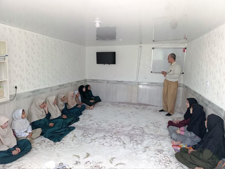 کارگاه خودآگاهی برای کودکان در کانون فرهنگی هنری هه‌تاو سروآباد برگزار شد