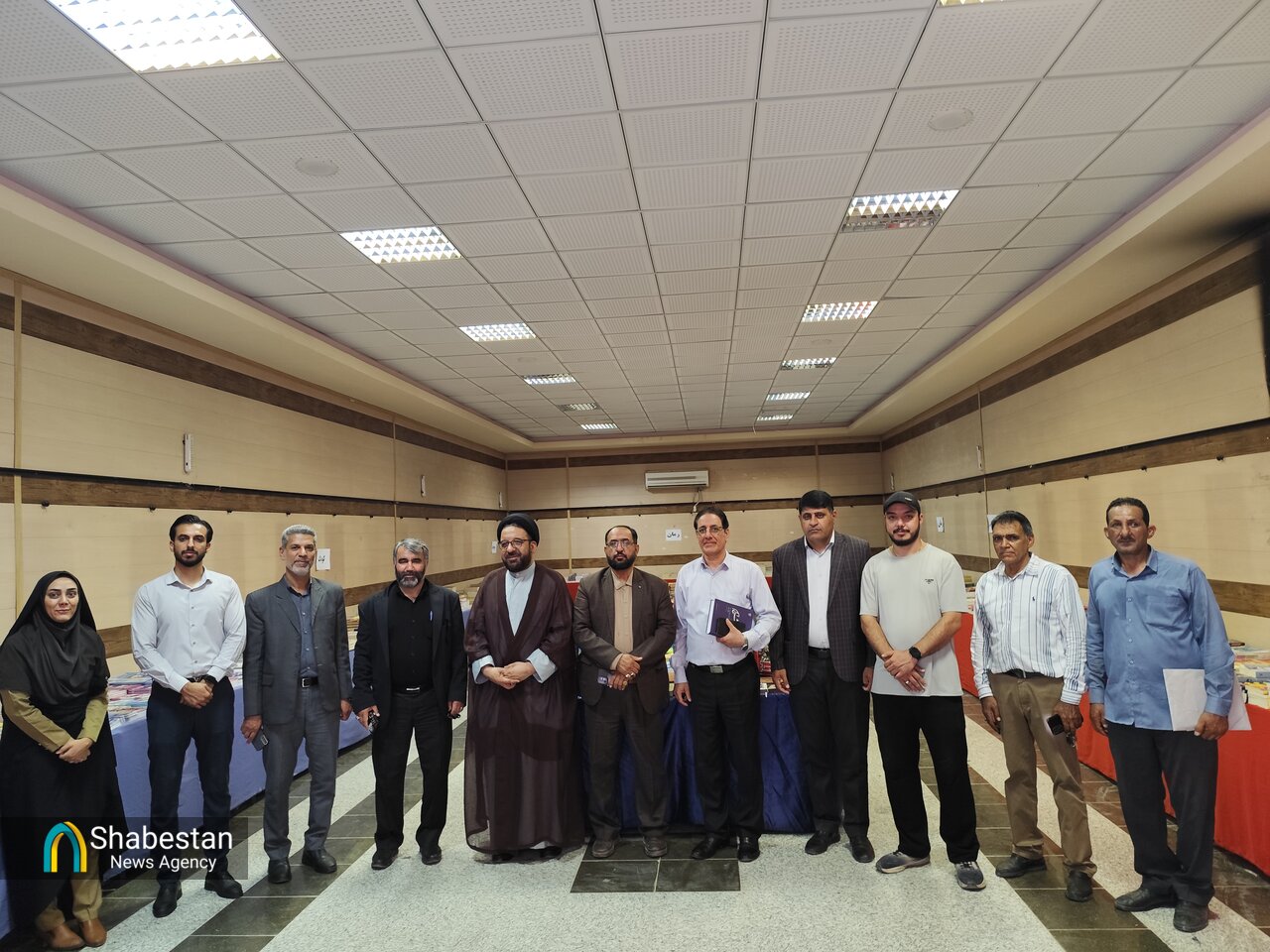 قفسههای کتاب در جیرفت جان گرفت/ ۱۲ هزار جلد کتاب در یک نمایشگاه