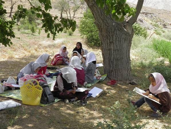 نمایشگاه نقاشی کانون فرهنگی هنری «هه‌تاو» در طبیعت روستا