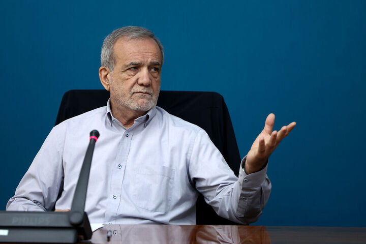 دعوت از همه برای مشارکت در حل مسائل کشور/ انتقاد درباره عملکرد دولت در تئوری ساده است