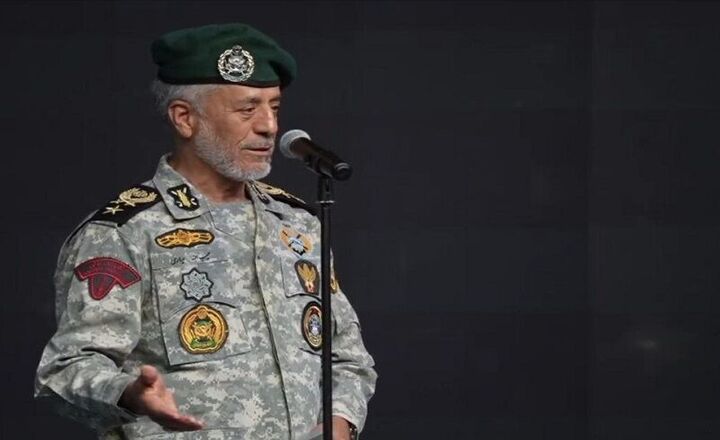 دریادار سیاری: دشمن نمی‌تواند مقابل جوانان مؤمن و باانگیزه ایران ایستادگی کند
