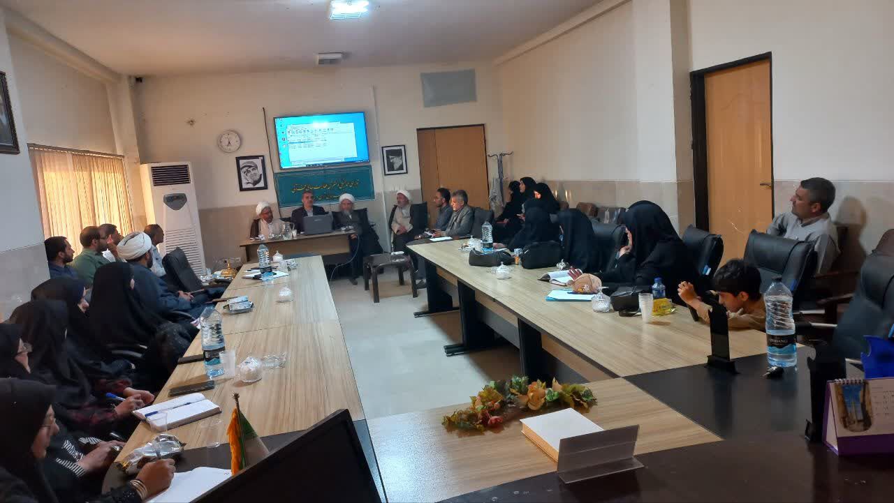 نشست تخصصی مدیران مؤسسات قرآن و عترت و خانه‌های قرآن آران و بیدگل برگزار شد
