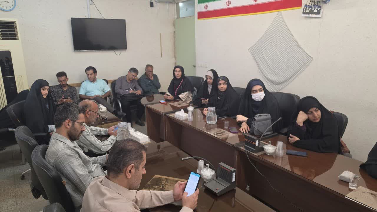 اجرای ۷۰۰ عنوان برنامه با شعار «لبیک یا خامنهای»؛ از رژه اقتدار جانفدایان تا روایتگری نسلهای دفاع مقدس