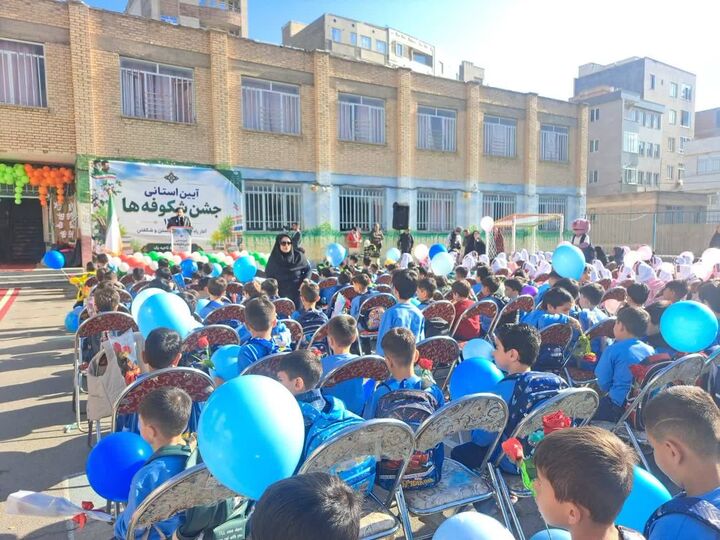 جشن شکوفه‌ها برگزار شد / ضرورت توجه به شکوفایی استعدادهای دانش‌آموزان