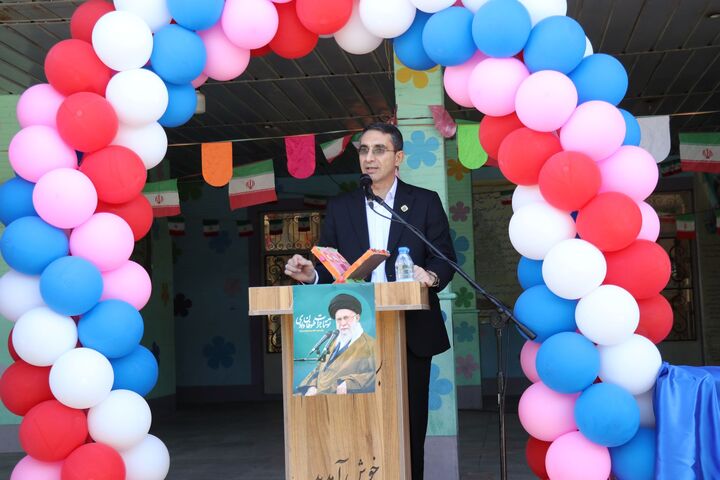 استقبال از ۲۵ هزار دانش آموز کلاس اولی لرستان / نشاط؛ معنویت و هویت کلید واژه های مراسم جشن شکوفه‌ها