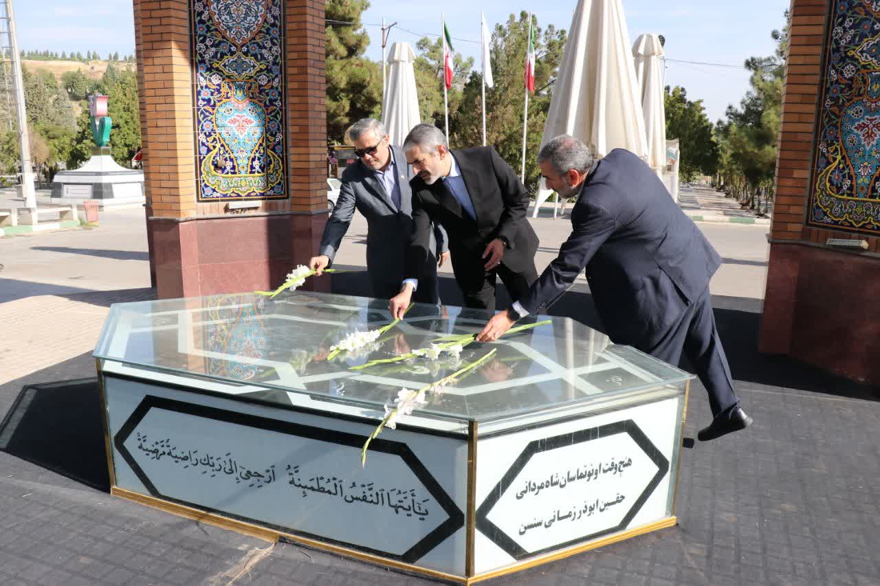 از کتاب و شهدا تا مسجد در سفر معاون وزیر ارشاد