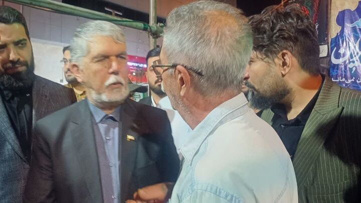 پرچم ایران نماد ایستادگی ملت است؛ تا این پرچم هست مردم پای ایران می‌ایستند