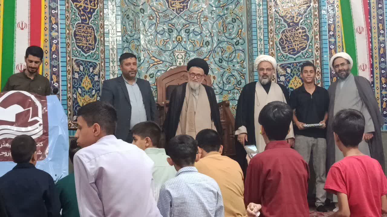 لزوم وفاق در ارکان مسجد/ وحدت عامل پویایی در مسجد است