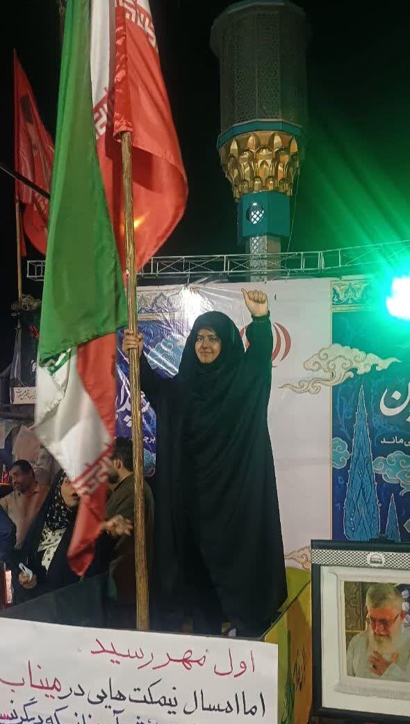 پرچم ایران نماد ایستادگی ملت است؛ تا این پرچم هست مردم پای ایران می‌ایستند