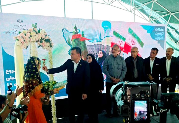 نواخته شدن زنگ ملی آغاز سال تحصیلی از شهرستان میناب با حضور معاون علمی رئیس‌جمهور