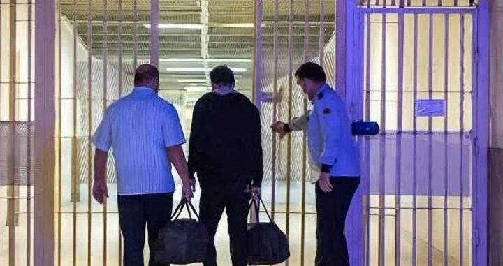 ۱۳۱ زندانی ایلامی در نخستین روز مدرسه کنار فرزندانشان بودند