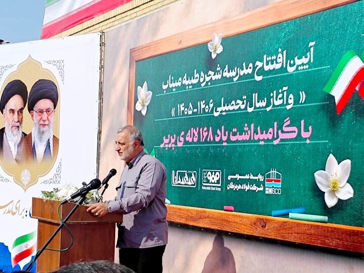 دستان کوچک شهدای شجره‌طیبه گره‌گشای مشکلات بزرگ کشور است